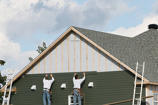 Professional Siding technician working in Sutherland, VA